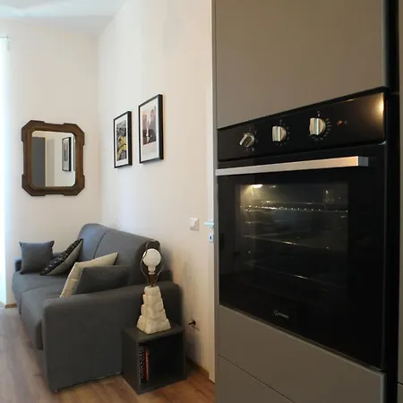 Tech & Retro House, In Marghera District! Apartamento